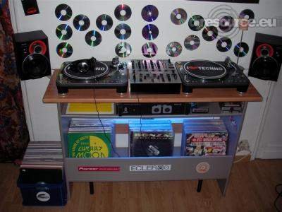 Booth: DJ Mixer